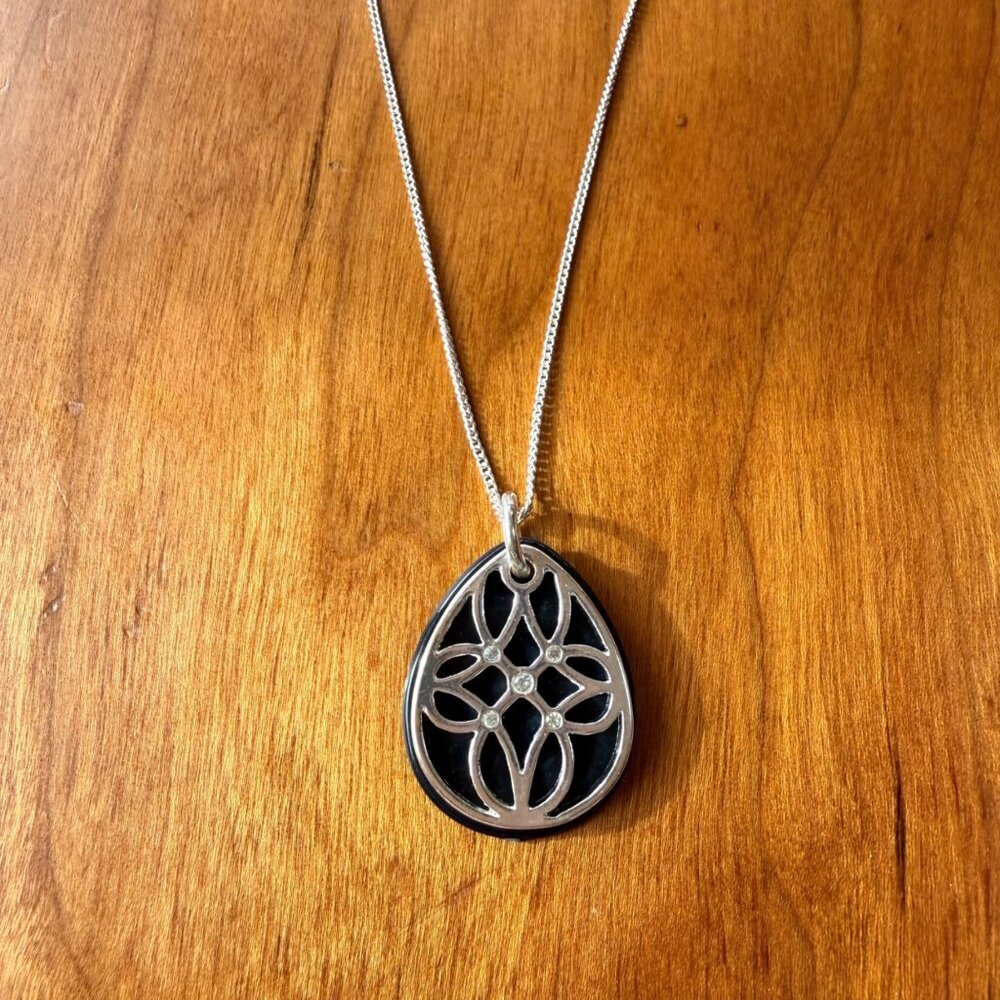 SAQ Silver & Black Teardrop Pendant Necklace With Adjustable Chain & Elegant Fil